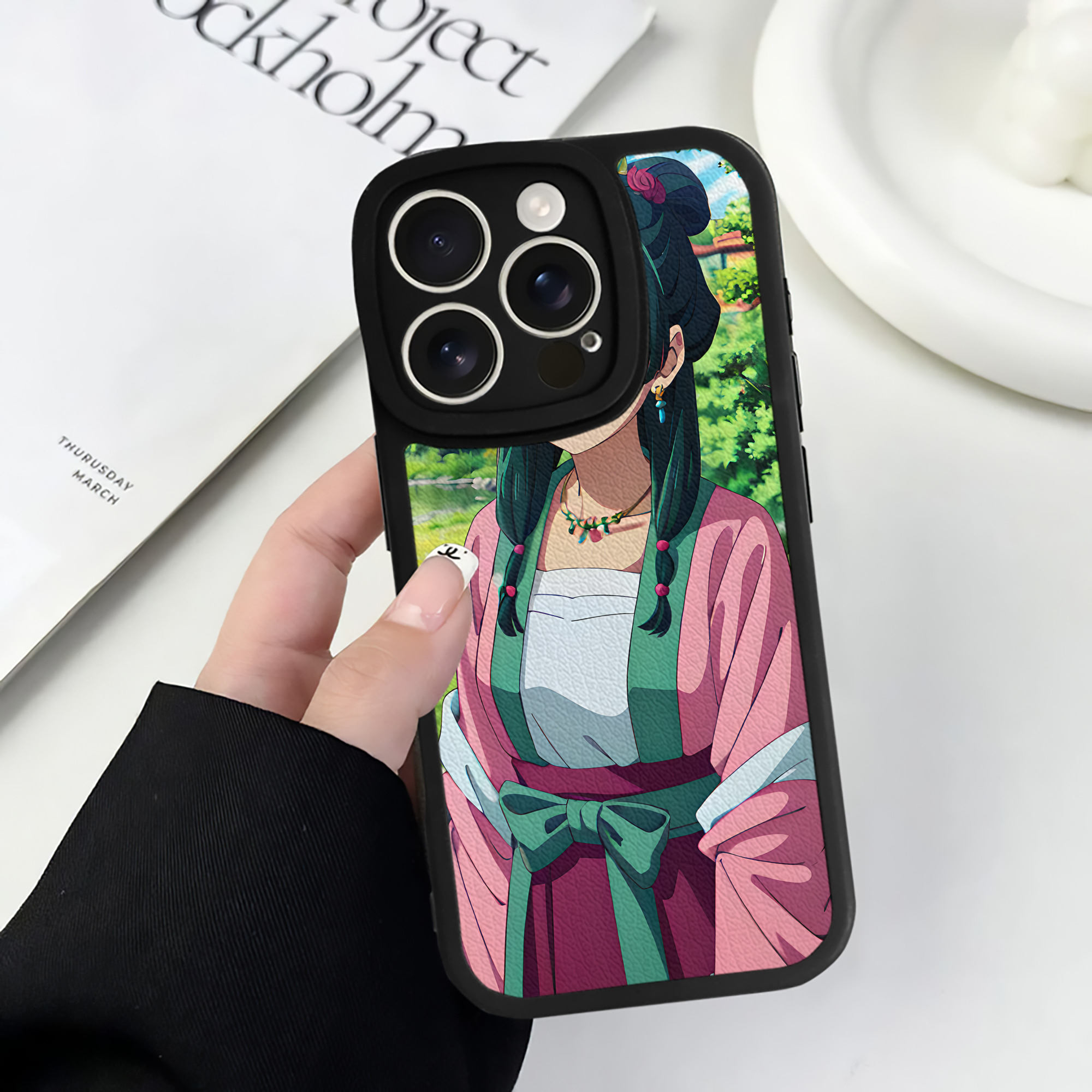 （画像用） 薬屋のひとりごと The Apothecary Diaries 【iPhone 16シリーズ対応】シリコンスマホケース（レザー調） 材質：シリコン